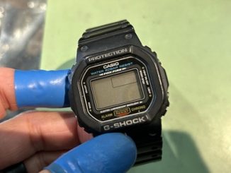 液晶表示が消えた黒のカシオ G-SHOCK