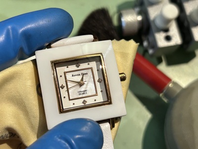 文字盤の装飾が直り、新しい電池とパッキンで正確な時間を刻み始めた完成した時計