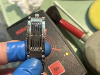 パルスチェッカーの上で正常動作が確認されたモバードの腕時計