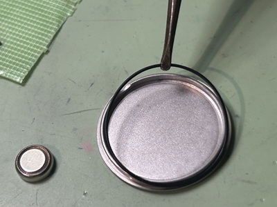 Nordgreenの裏蓋から剥がした防水ゴムパッキンの状態チェック