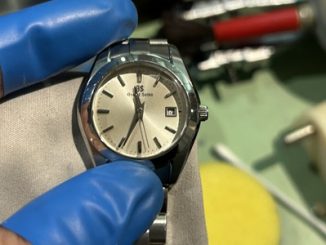 電池交換と清掃が完了し動作確認中のグランドセイコー