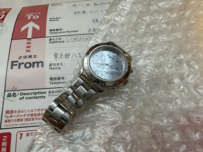 東京都から郵送で届いたプチプチに包まれたアニエスベーの腕時計
